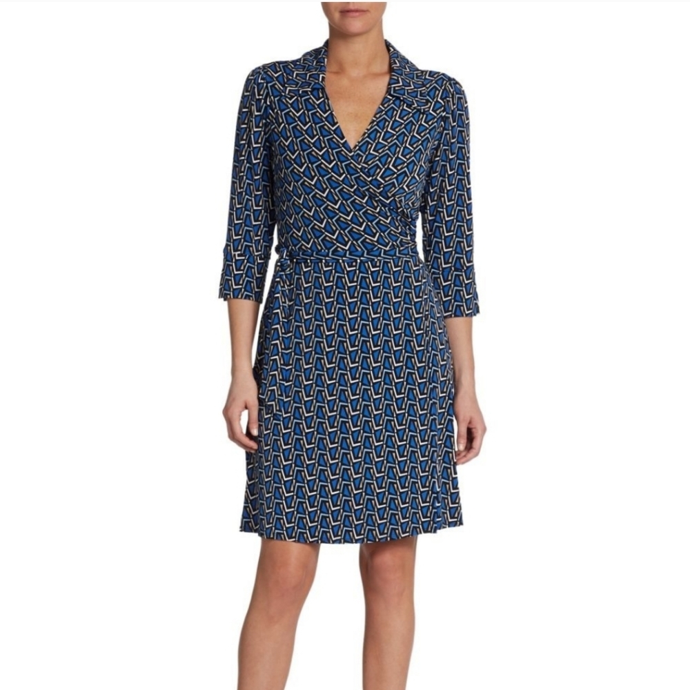 NWT! Laundry by Shelli Segal! Size M. See pics for print color!